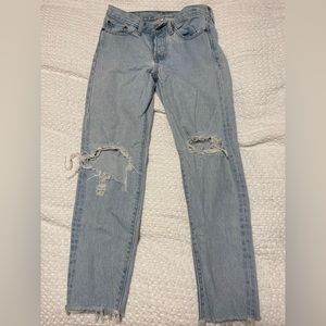 Levi’s wedgie fit ankle distressed jean